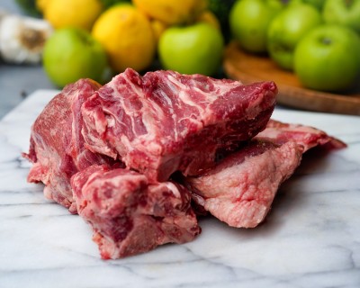 Свинина на кости охлаждённая 1 кг - купить в Тарском